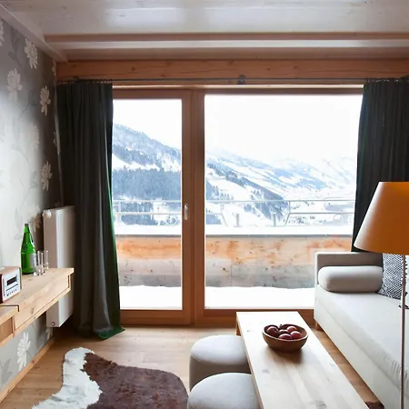 Alpine Haus Hirt Hotel 4*