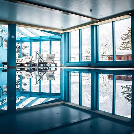 فندق Alpine Haus Hirt 4*