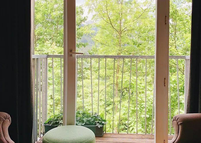 Отель Alpine Haus Hirt Бадгаштейн